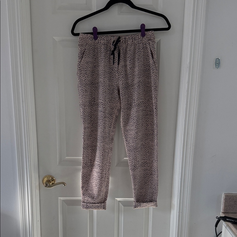 Lululemon Athletica Black and Cream Patterned Pants